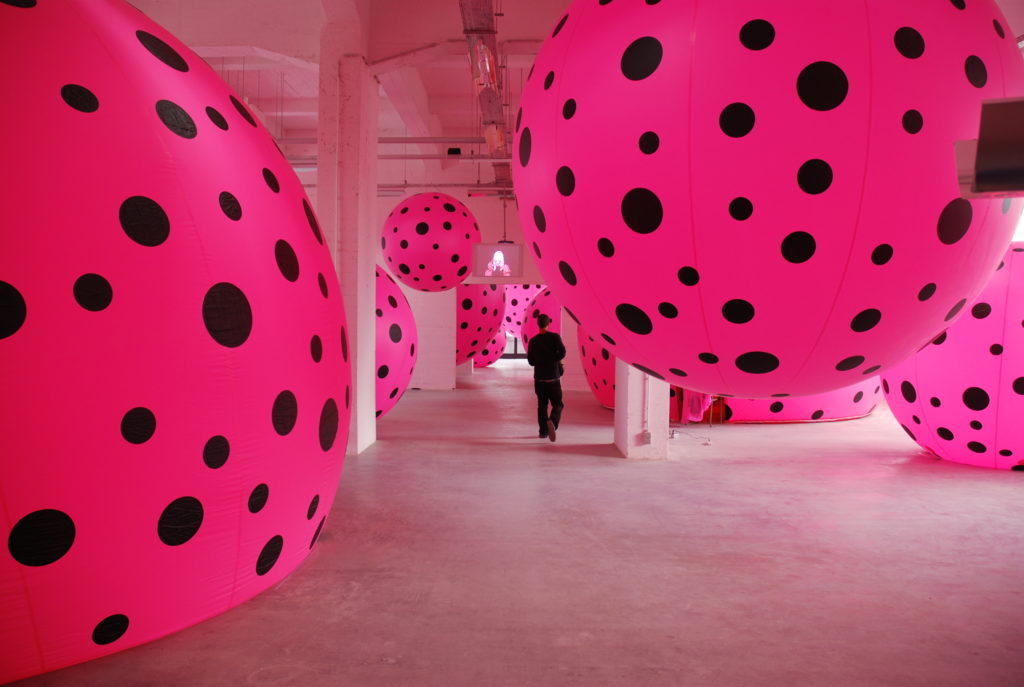 kusama dots wiels brussels 2007